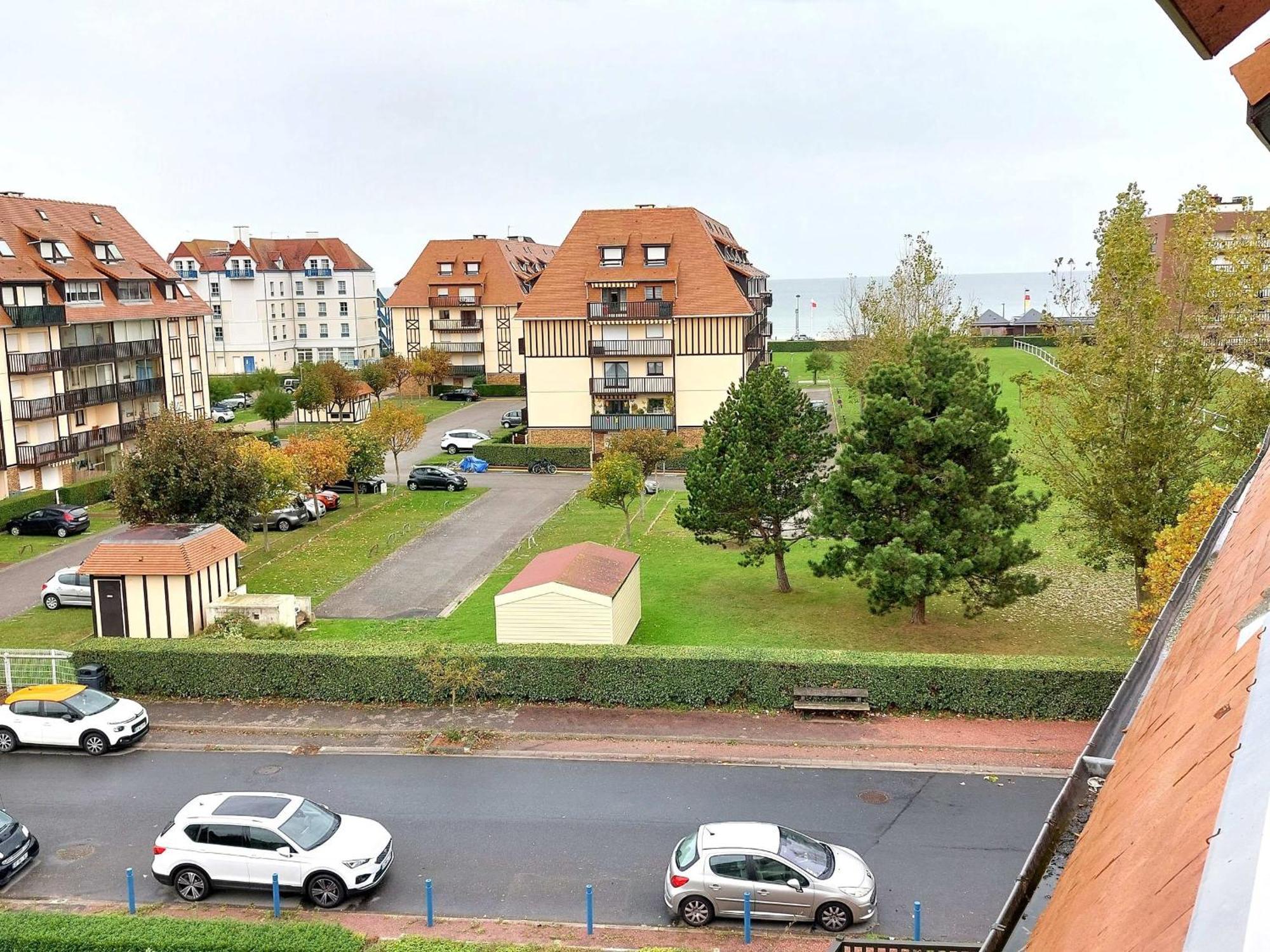 Charmant 2 Pieces Renove Avec Loggia, A Deux Pas De La Plage - Parking Prive - Idealement Situe - Fr-1-712-77 Villers-sur-Mer Exteriör bild